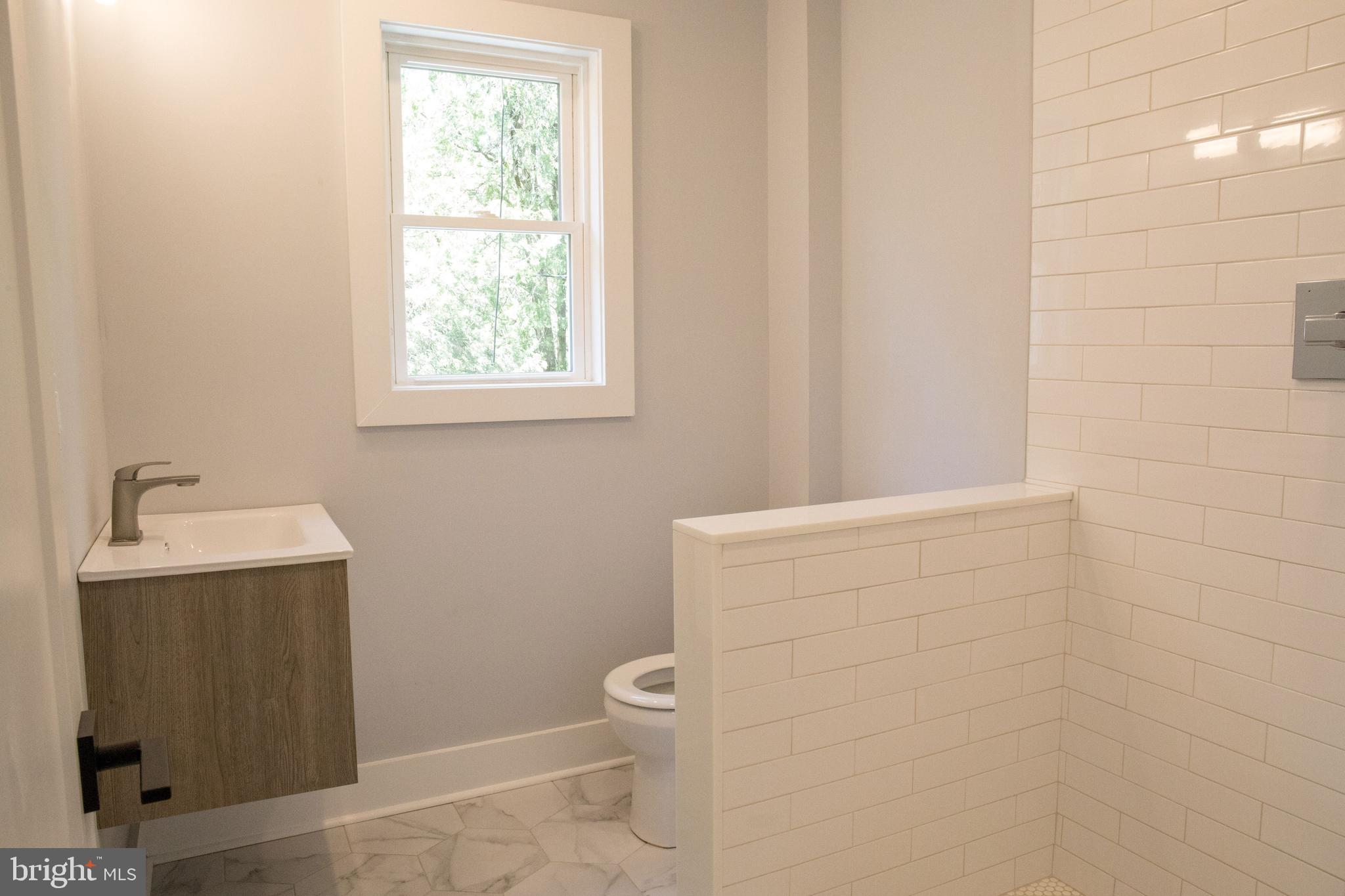 7808 Oak Lane Road Cheltenham, PA 19012 - Photo 21 of 50 Master bath