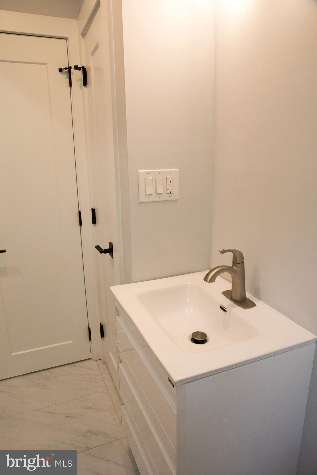 7808 Oak Lane Road Cheltenham, PA 19012 - Photo 27 of 50 Hall Bath
