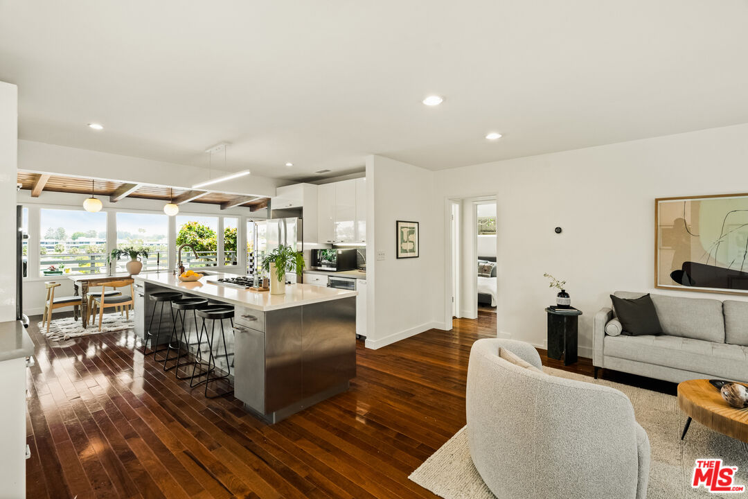 7406 Earldom Avenue Playa del Rey, CA 90293 - Photo 9 of 61 Gallery Image 9