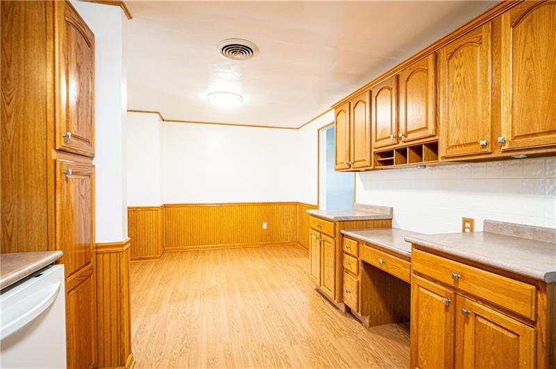 35 Kelly Road Washington, PA 15301 - Photo 7 of 25 Spacious Eat In Kitchen