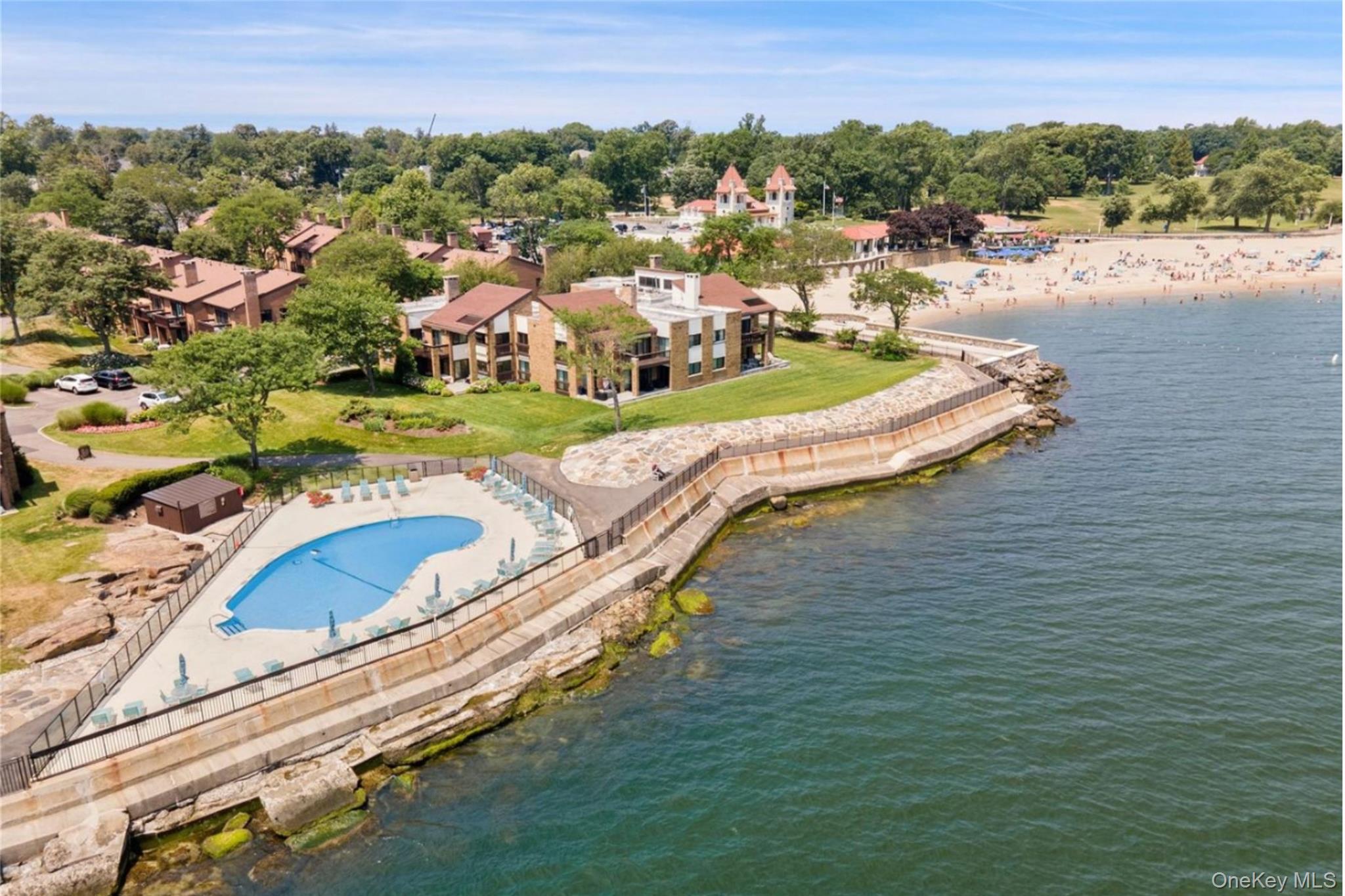 77 Waters Edge Rye, NY 10580 - Photo 4 of 35 Gallery Image 4