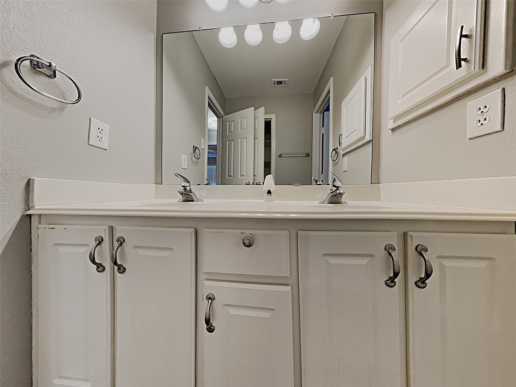 85 Summer Lark Place Spring, TX 77382 - Photo 10 of 21 a bathroom with a sink and a mirror