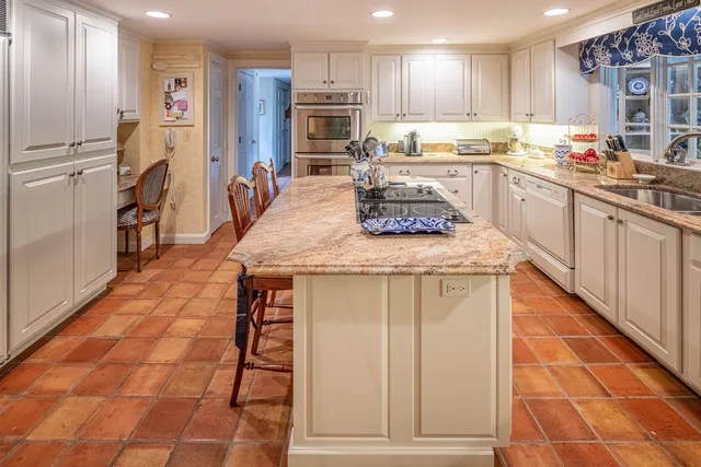 $1,195,000 | 2 Shamrock Lane, Dover, NH 03820