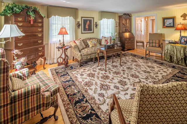 $1,195,000 | 2 Shamrock Lane, Dover, NH 03820