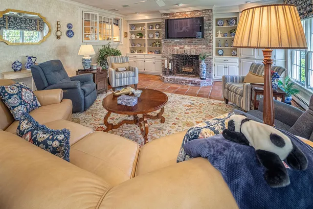 $1,195,000 | 2 Shamrock Lane, Dover, NH 03820