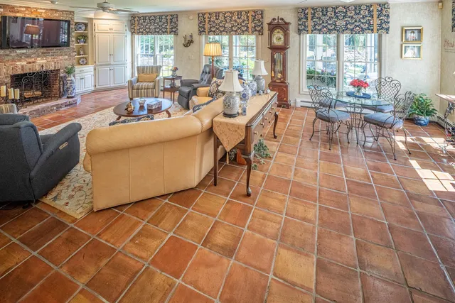 $1,195,000 | 2 Shamrock Lane, Dover, NH 03820