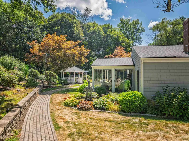 $1,195,000 | 2 Shamrock Lane, Dover, NH 03820