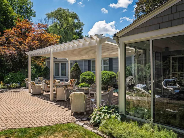 $1,195,000 | 2 Shamrock Lane, Dover, NH 03820