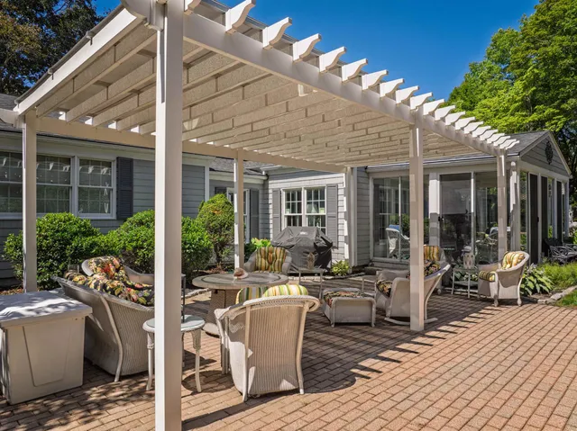 $1,195,000 | 2 Shamrock Lane, Dover, NH 03820