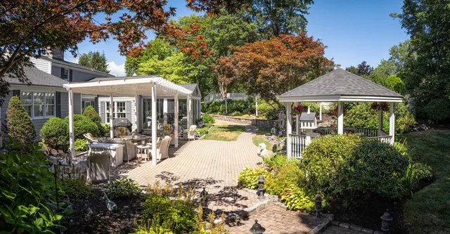 $1,195,000 | 2 Shamrock Lane, Dover, NH 03820