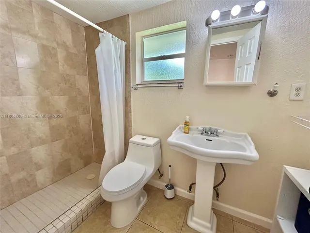 $1,450 | 4221 Southwest 36th Street, Unit BACK, West Park, FL 33023