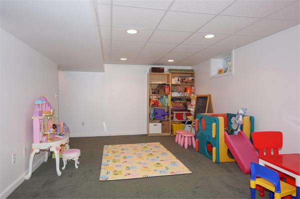 25 Crown Road Westford, MA 01886 - Photo 17 of 21 Gallery Image 17