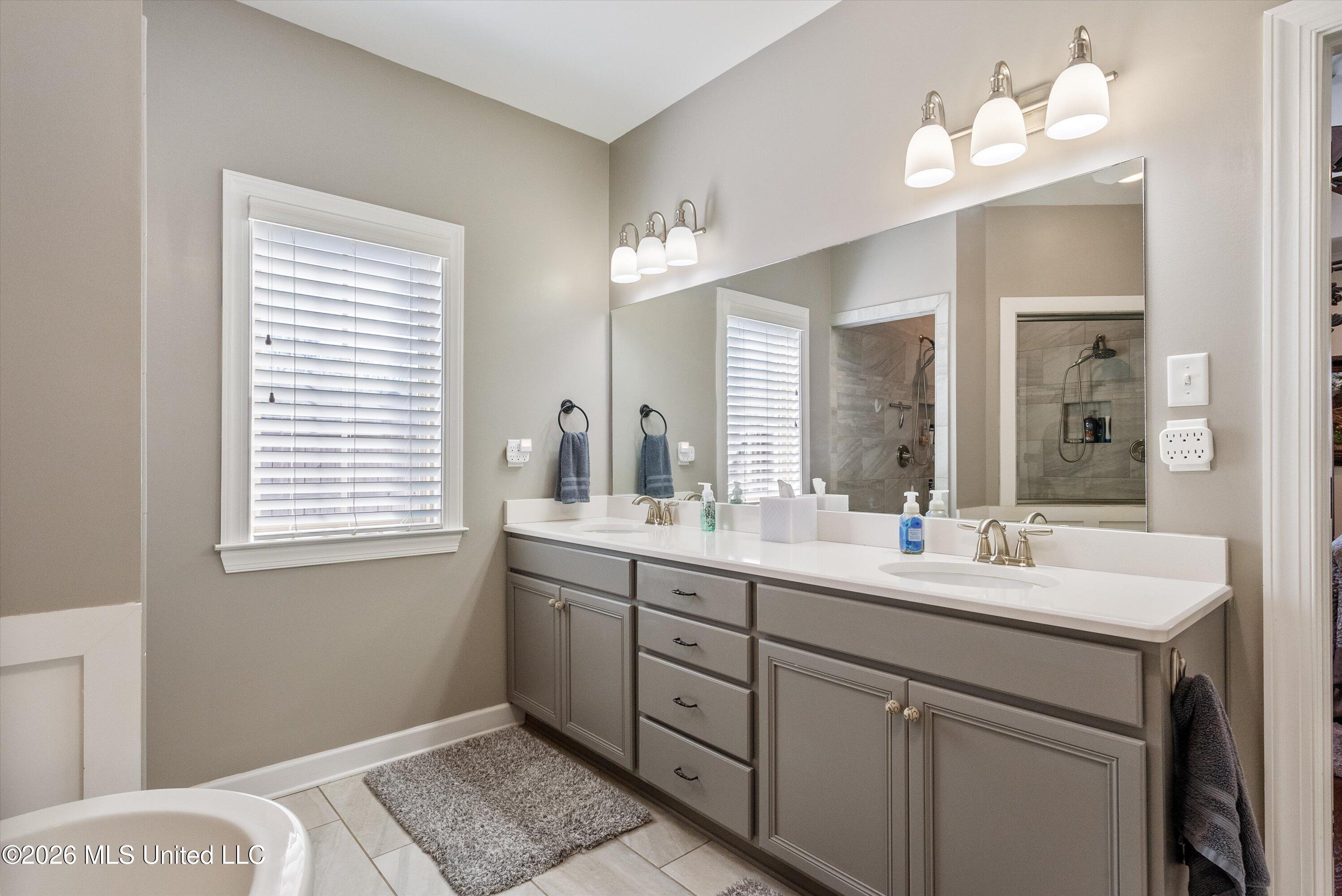 1586 Carlee Drive Hernando, MS 38632 - Photo 20 of 44 1586-primary bath 2