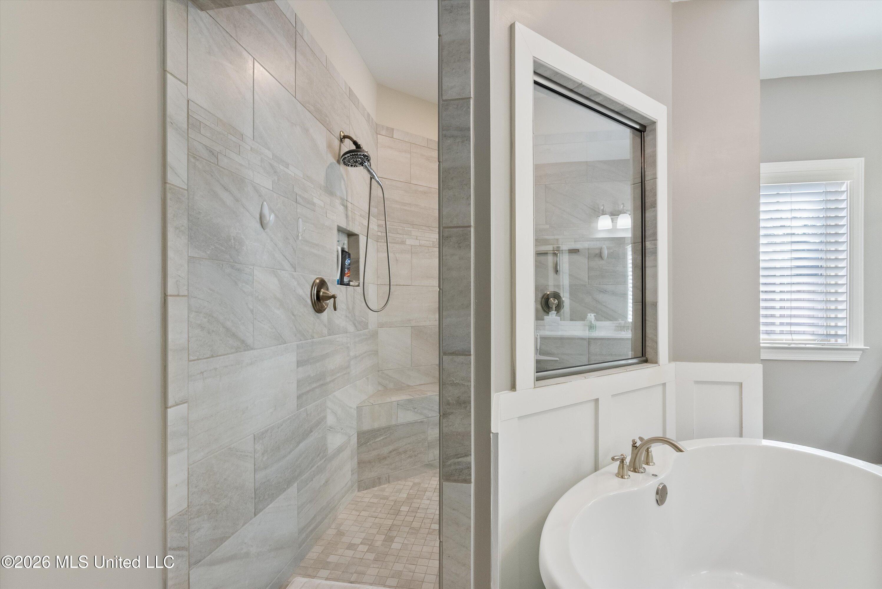 1586 Carlee Drive Hernando, MS 38632 - Photo 21 of 44 1586-primary bath 3