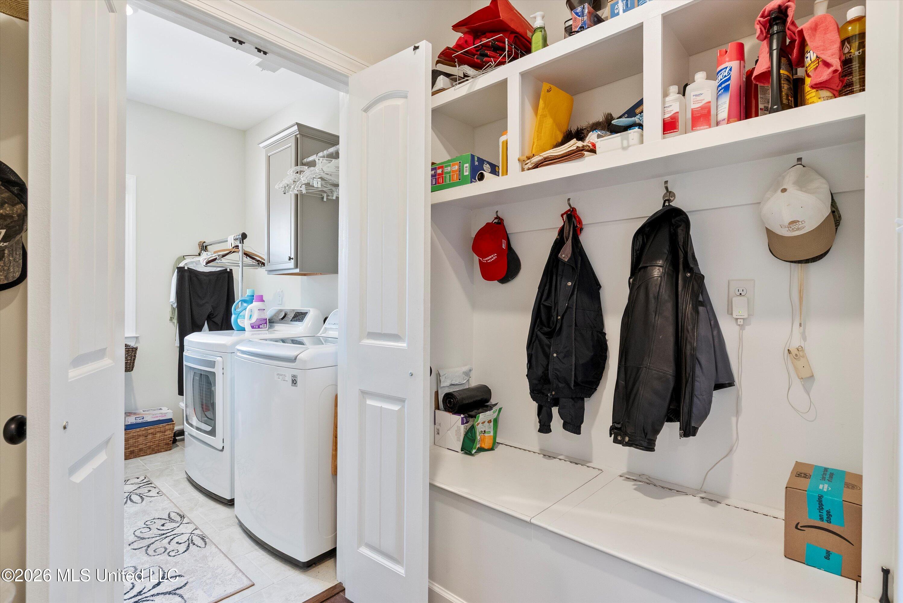 1586 Carlee Drive Hernando, MS 38632 - Photo 25 of 44 1586-mudroom