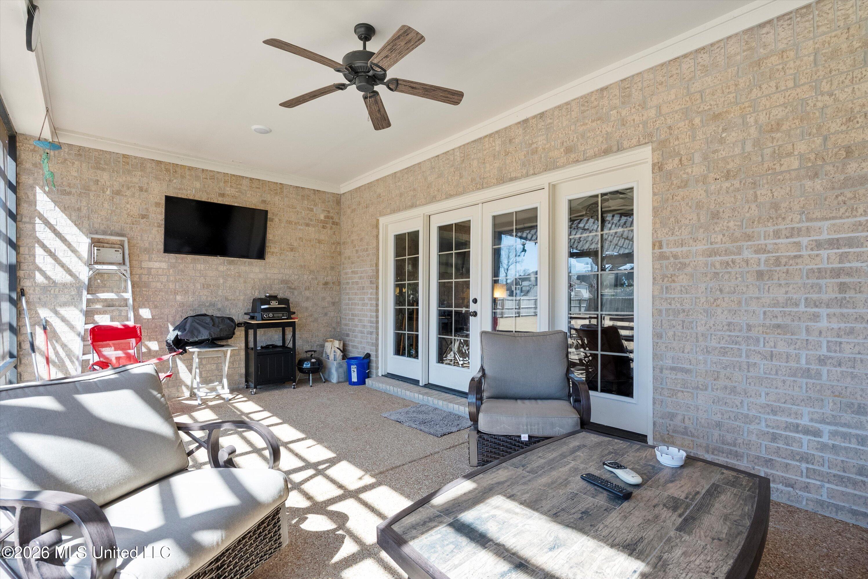 1586 Carlee Drive Hernando, MS 38632 - Photo 36 of 44 1586-screened porch 3
