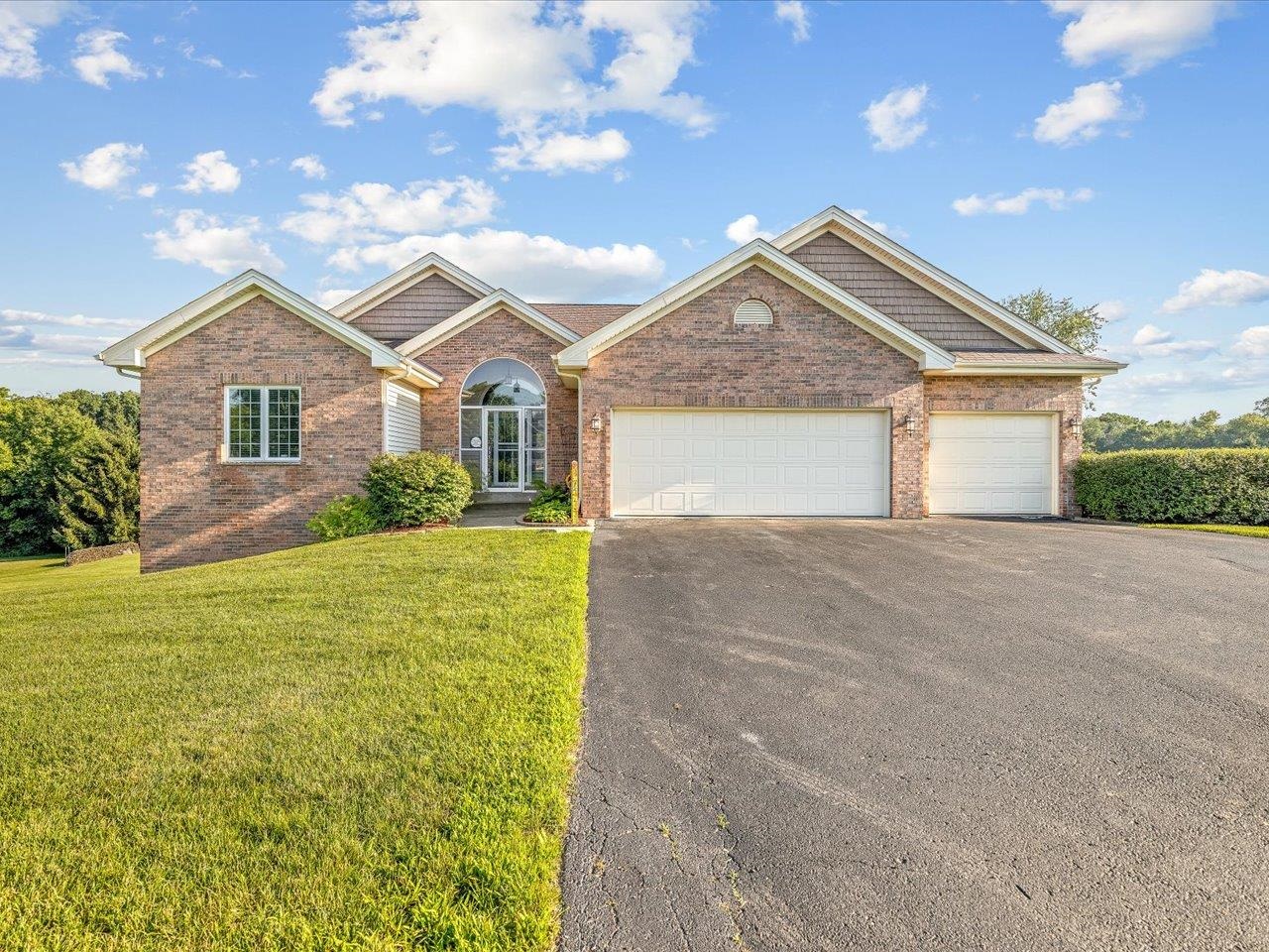 7227 Hawthorne Ridge Roscoe, IL 61073 - Photo 1 of 56 Gallery Image 1