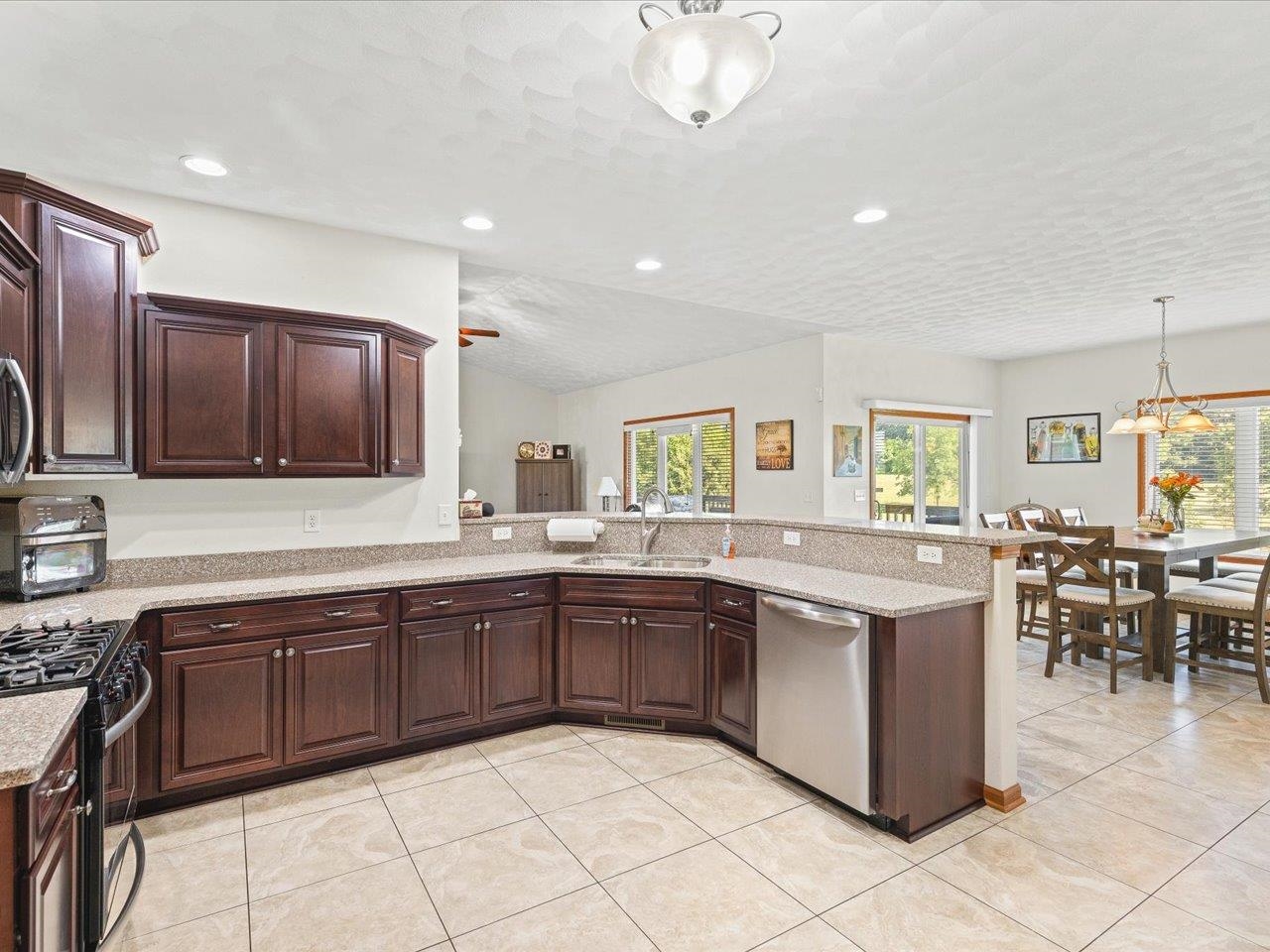 7227 Hawthorne Ridge Roscoe, IL 61073 - Photo 17 of 56 Gallery Image 17