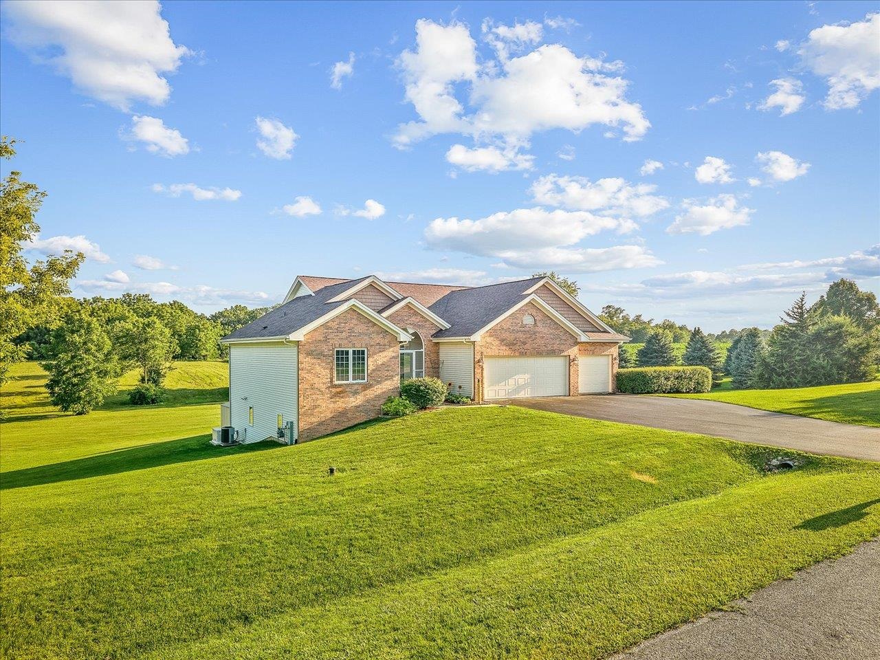 7227 Hawthorne Ridge Roscoe, IL 61073 - Photo 3 of 56 Gallery Image 3