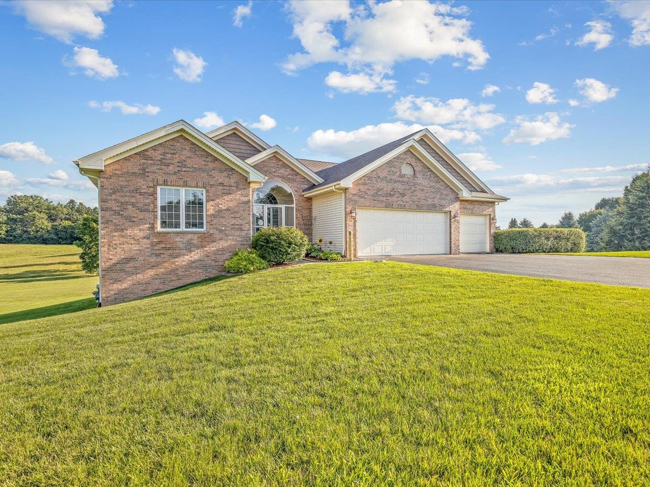 7227 Hawthorne Ridge Roscoe, IL 61073 - Photo 5 of 56 Gallery Image 5