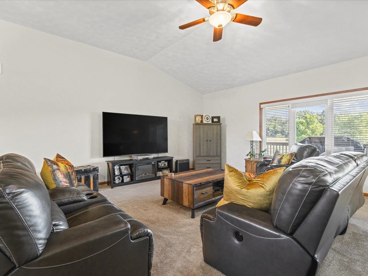 7227 Hawthorne Ridge Roscoe, IL 61073 - Photo 8 of 56 Gallery Image 8