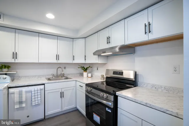 $245,000 | 1141 West Aaron Drive, Unit D, State College, PA 16803