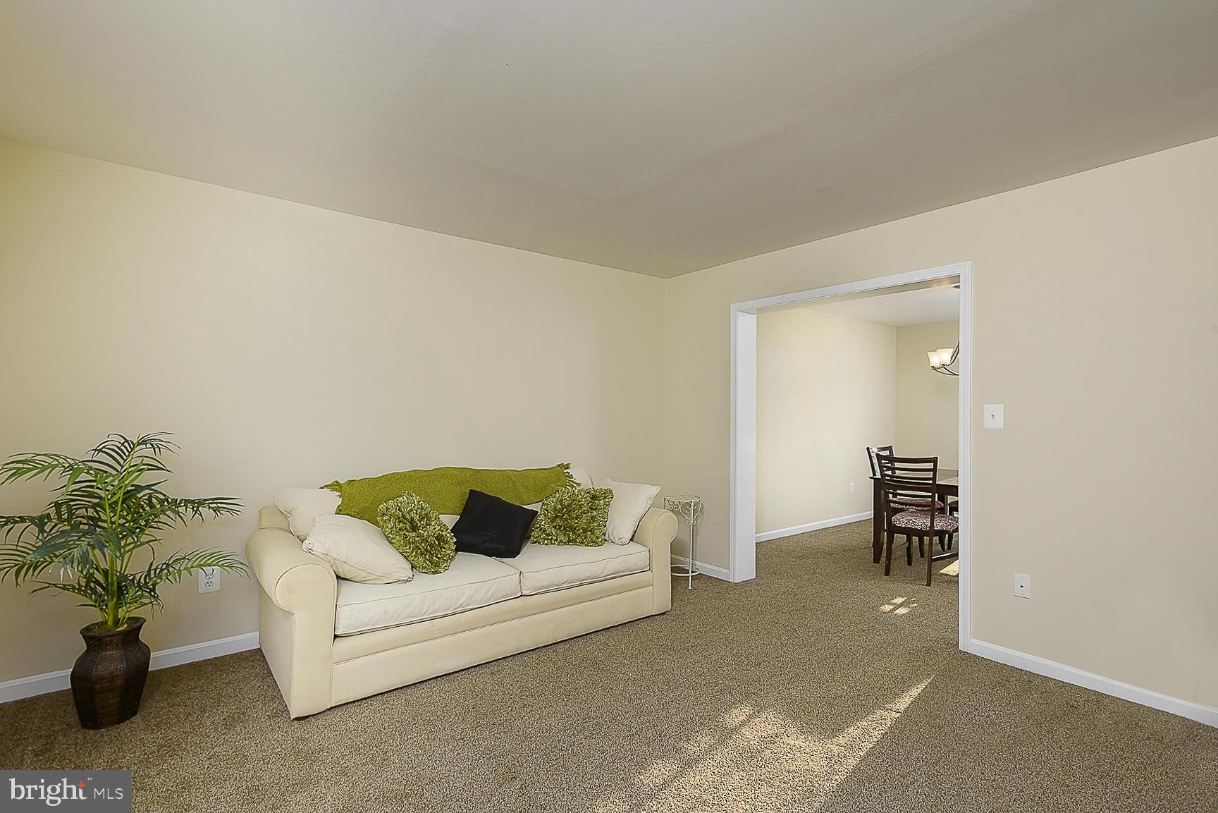 1442 Shesley Road Edgewater, MD 21037 - Photo 3 of 29 Living Room