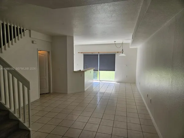 $2,700 | 8846 West Flagler Street, Unit 2, Miami, FL 33174