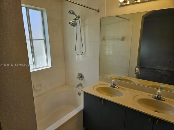 $2,700 | 8846 West Flagler Street, Unit 2, Miami, FL 33174