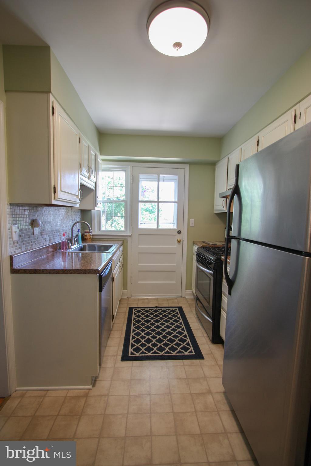 8161 Pleasant Plains Road Baltimore, MD 21286 - Photo 18 of 52 Kitchen