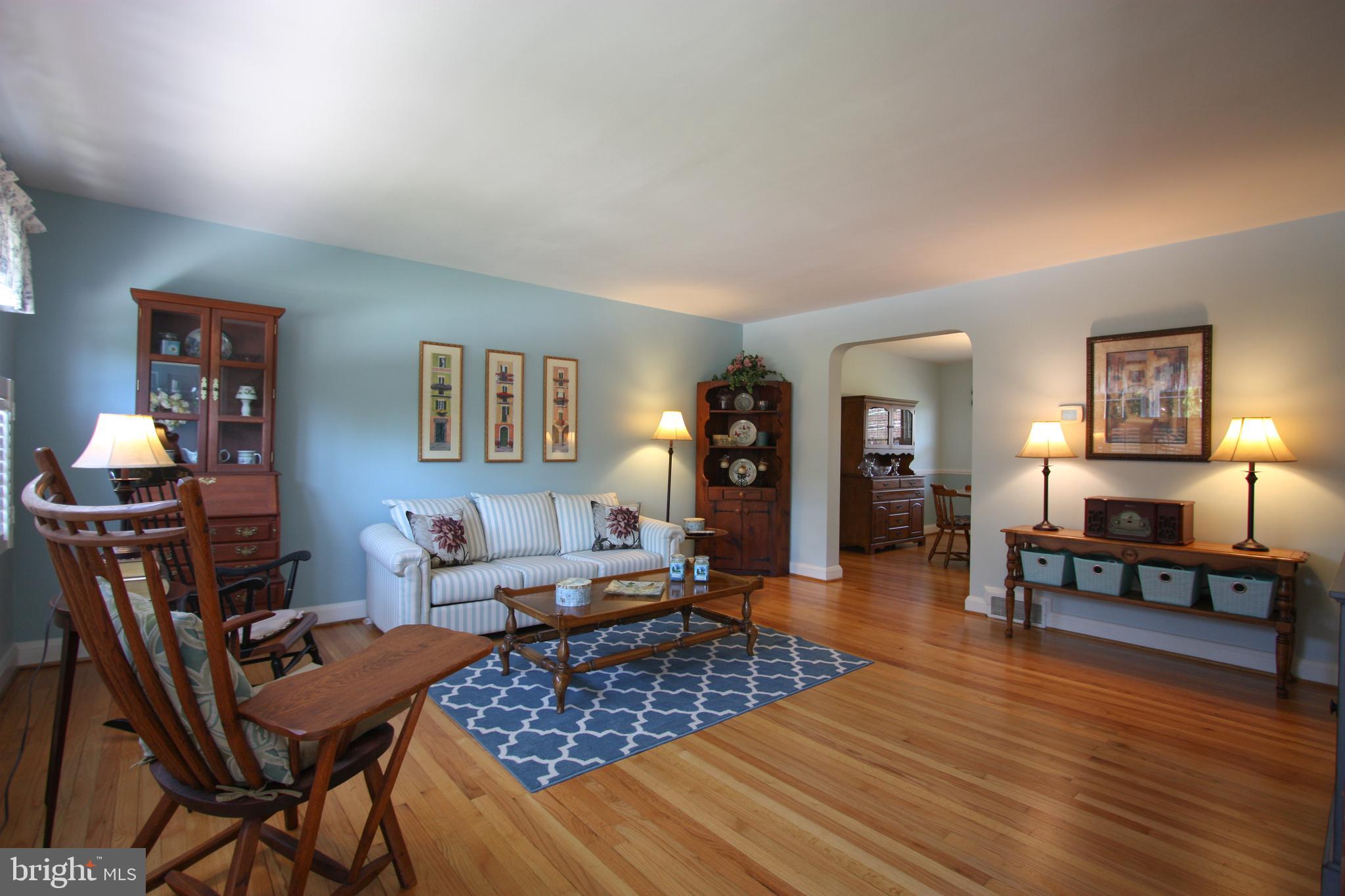 8161 Pleasant Plains Road Baltimore, MD 21286 - Photo 5 of 52 Living Room