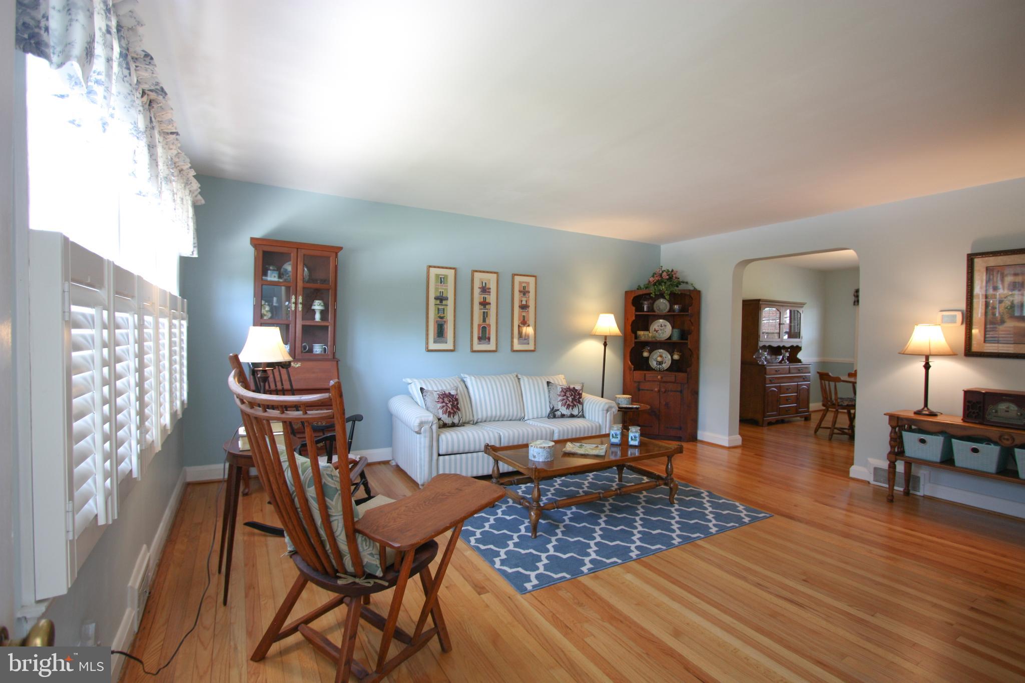 8161 Pleasant Plains Road Baltimore, MD 21286 - Photo 6 of 52 Living Room