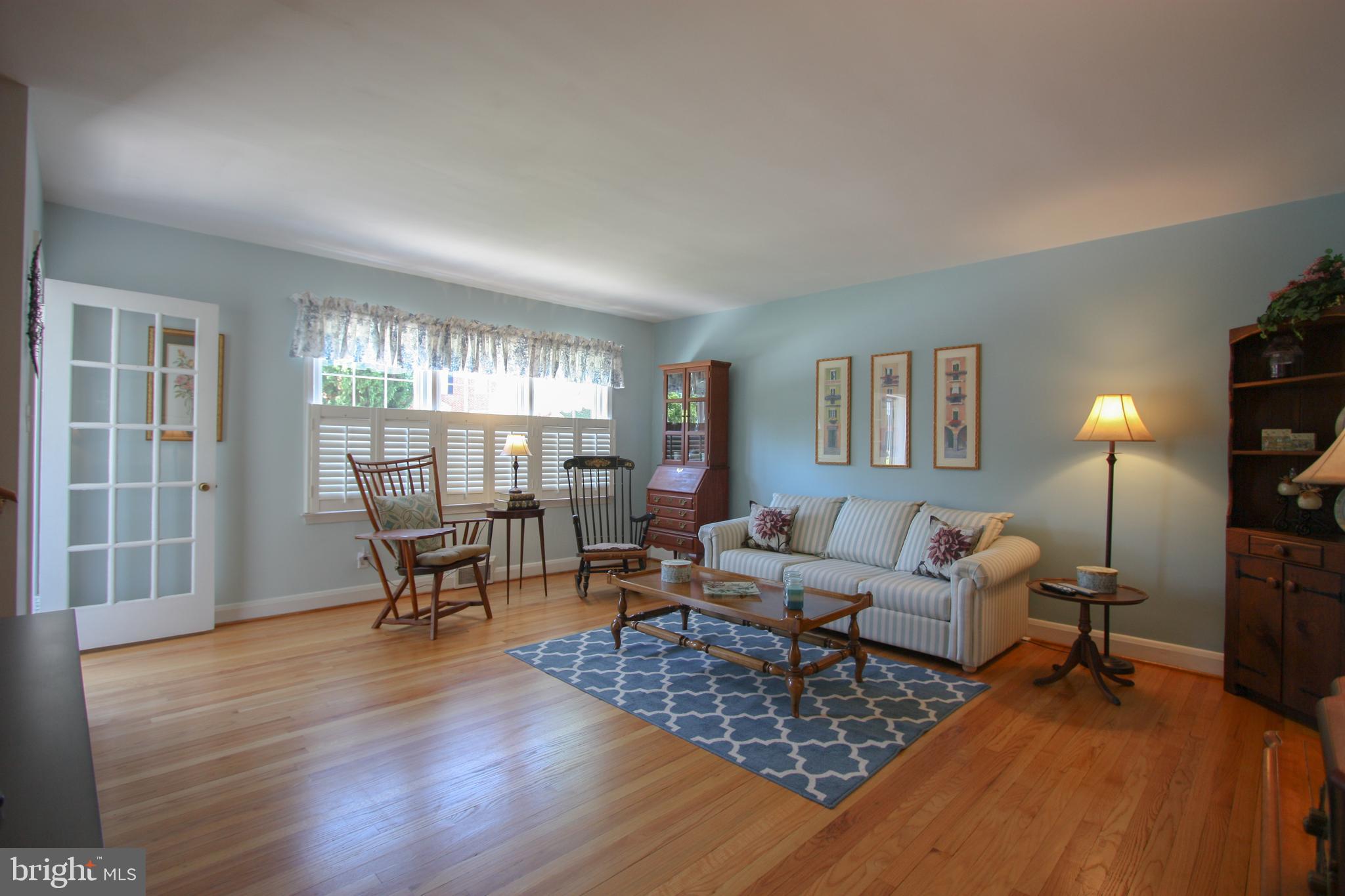 8161 Pleasant Plains Road Baltimore, MD 21286 - Photo 8 of 52 Living Room