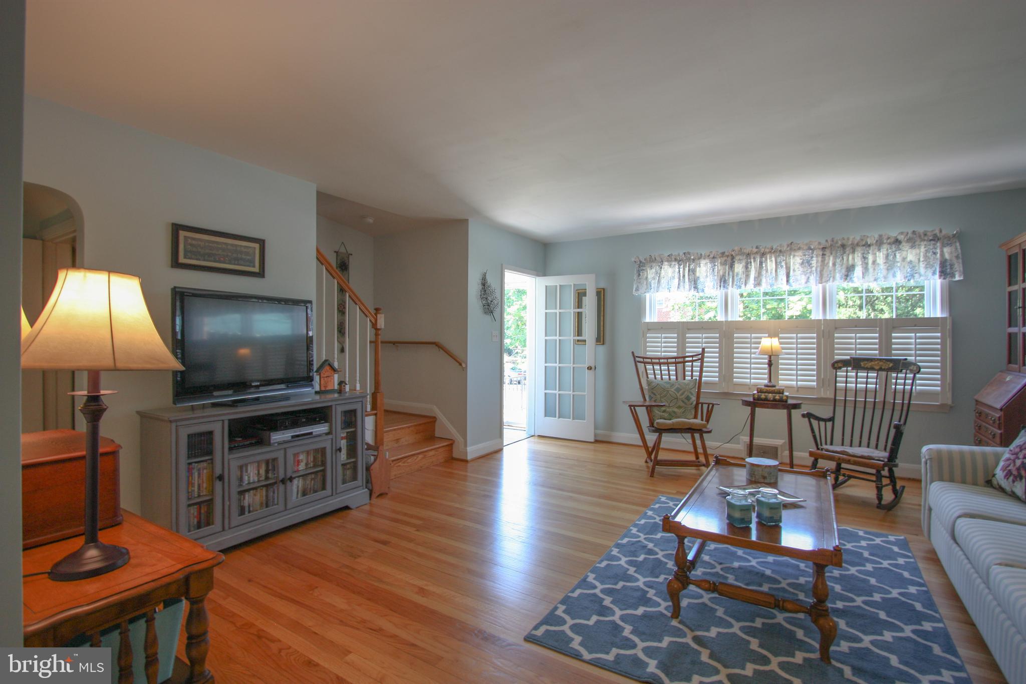 8161 Pleasant Plains Road Baltimore, MD 21286 - Photo 9 of 52 Living Room