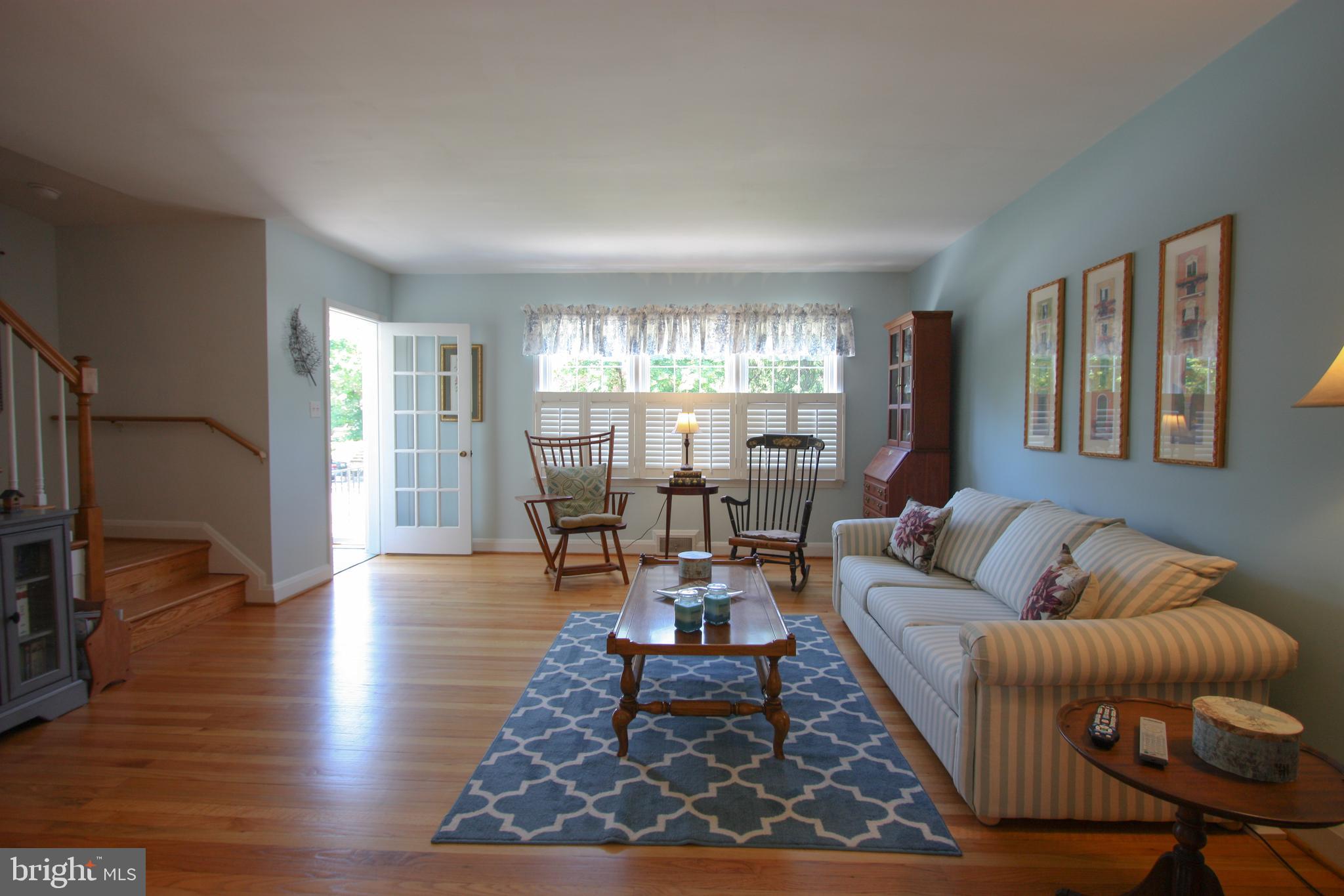 8161 Pleasant Plains Road Baltimore, MD 21286 - Photo 10 of 52 Living Room