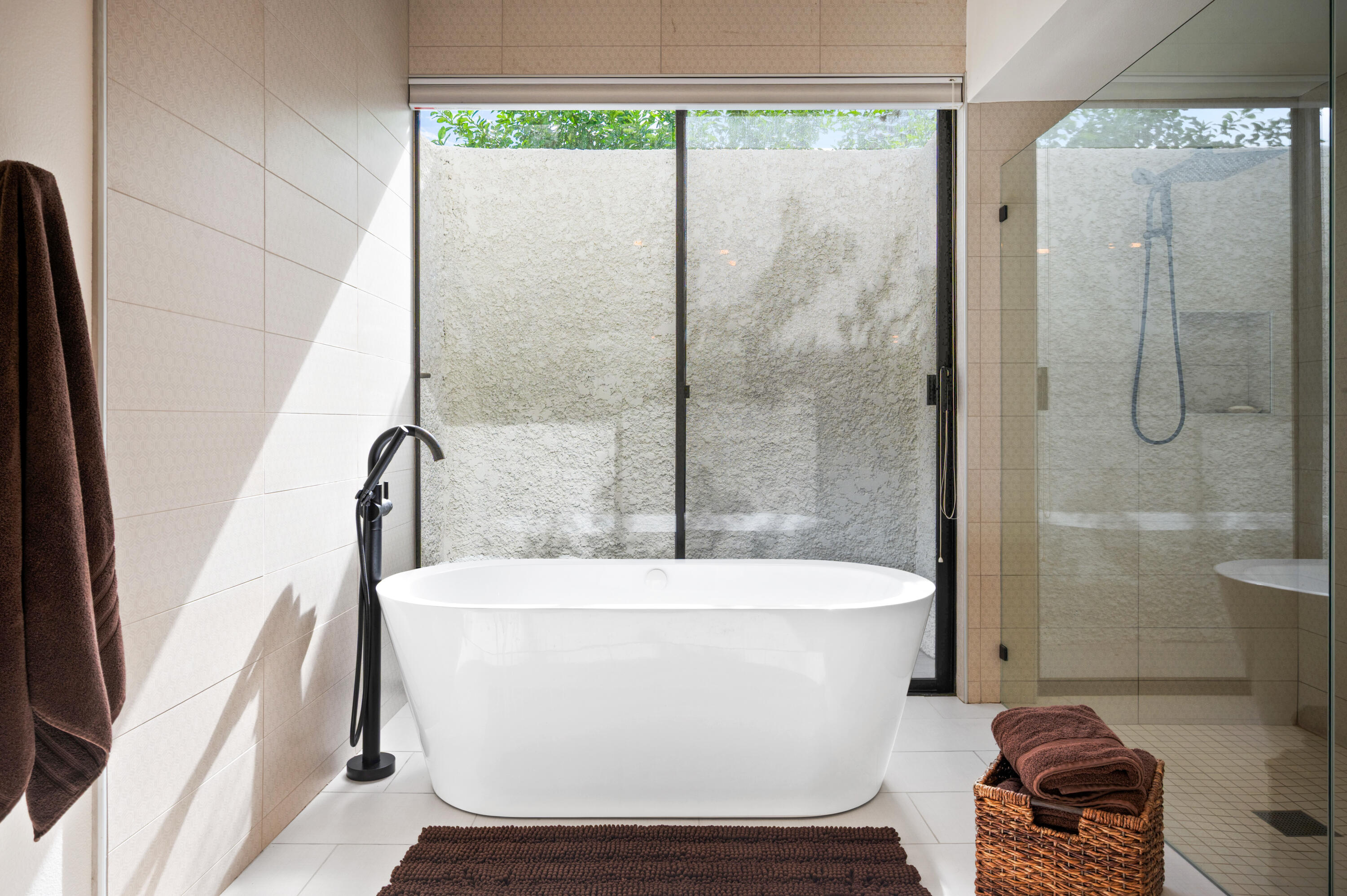 87 Magdalena Drive Rancho Mirage, CA 92270 - Photo 25 of 37 Primary Bathroom