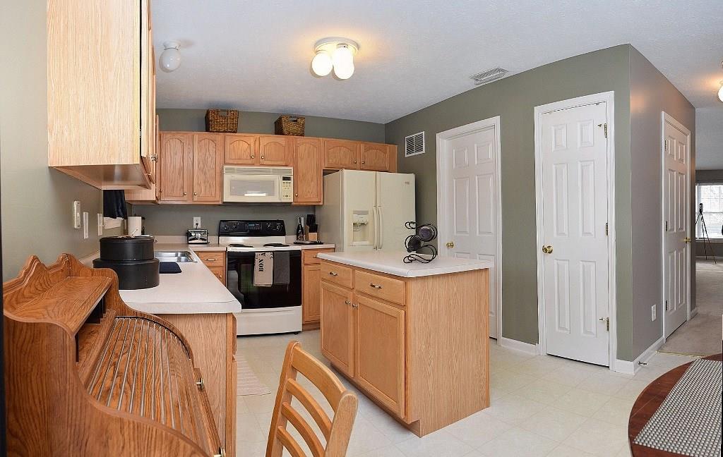 929 Needle Ridge Lane Brownsburg, IN 46112 - Photo 8 of 24 Gallery Image 8