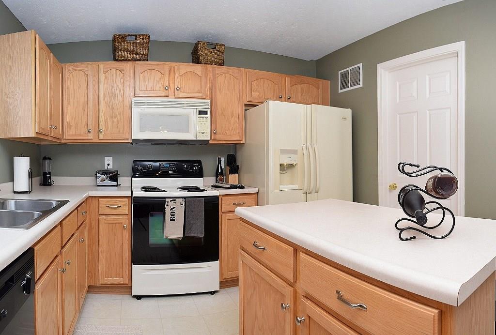 929 Needle Ridge Lane Brownsburg, IN 46112 - Photo 10 of 24 Gallery Image 10