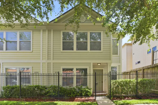 $2,100 | 2711 Polk Street, Houston, TX 77003