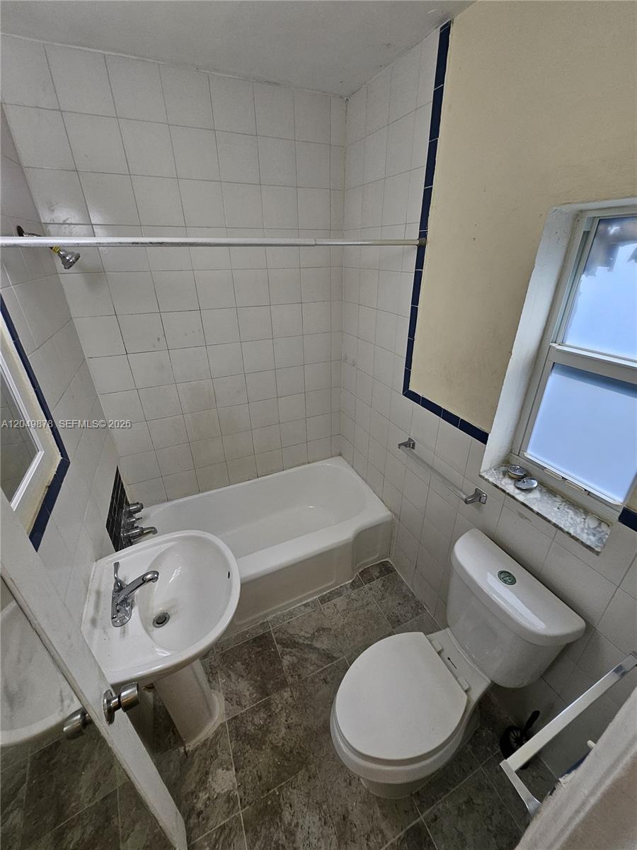 822 Southwest 31st Avenue, Unit 822 Miami, FL 33135 - Photo 10 of 14