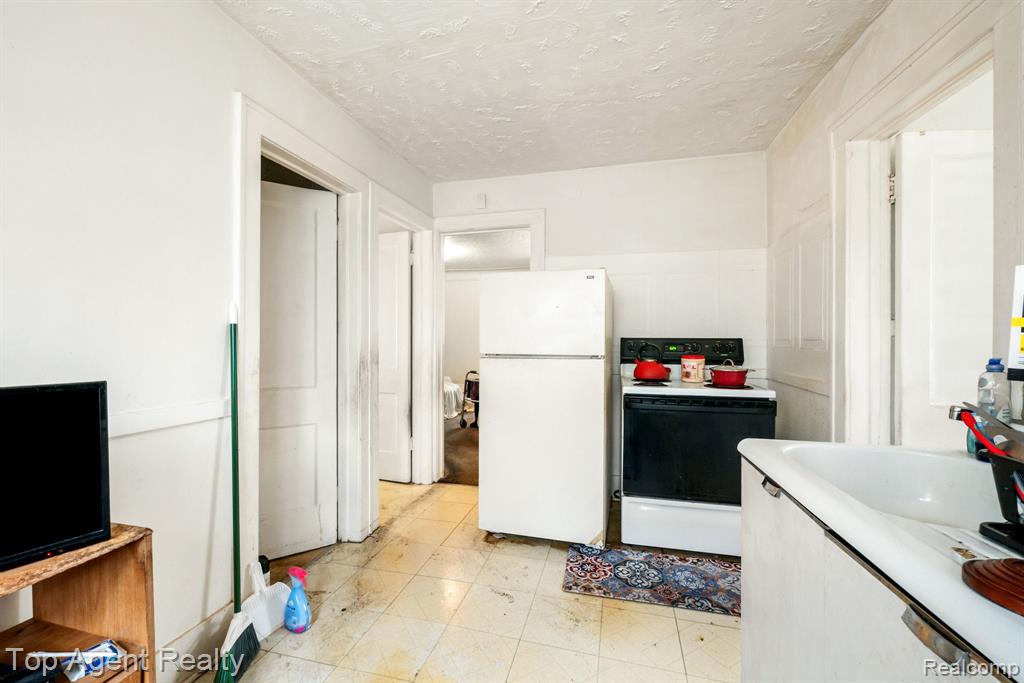 3958 Buckingham Detroit, MI 48224 - Photo 24 of 45