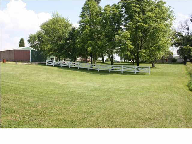 2122 West Kelly Road Boonville, IN 47601 - Photo 5 of 17