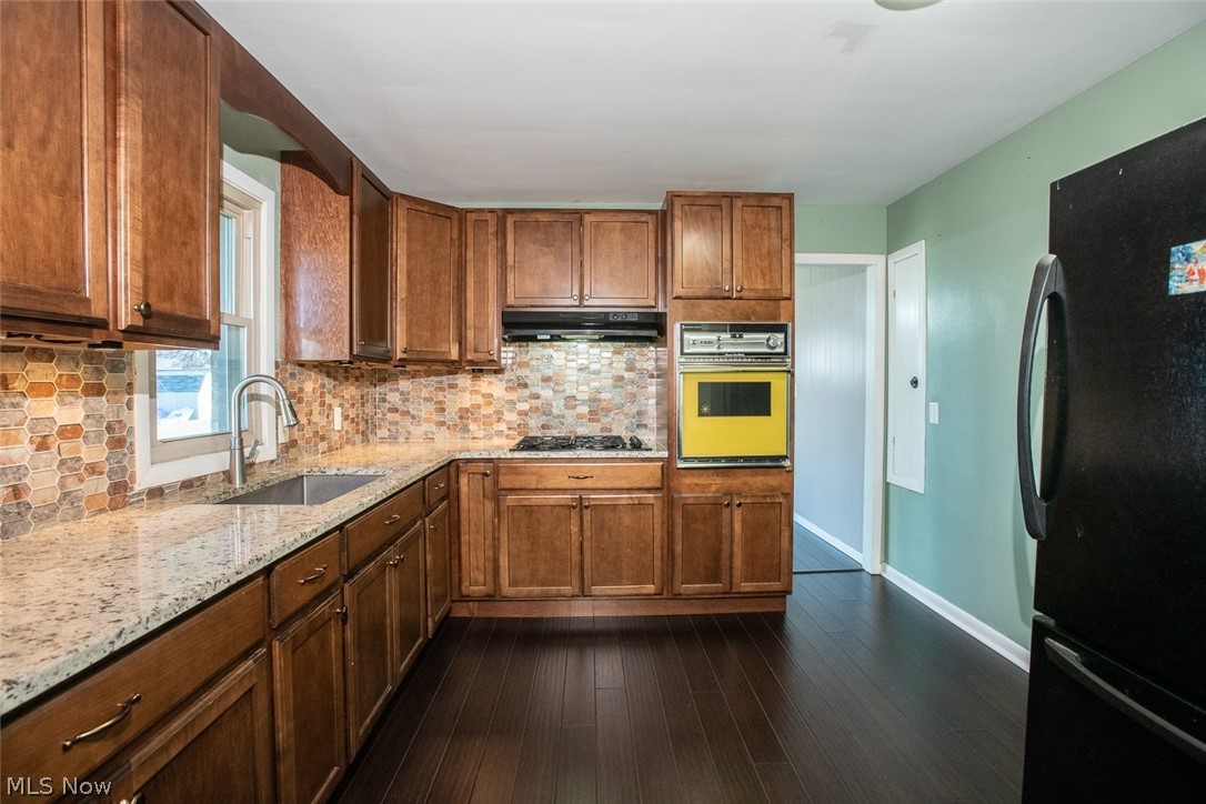 8210 Royal Ridge Drive Parma, OH 44129 - Photo 7 of 31