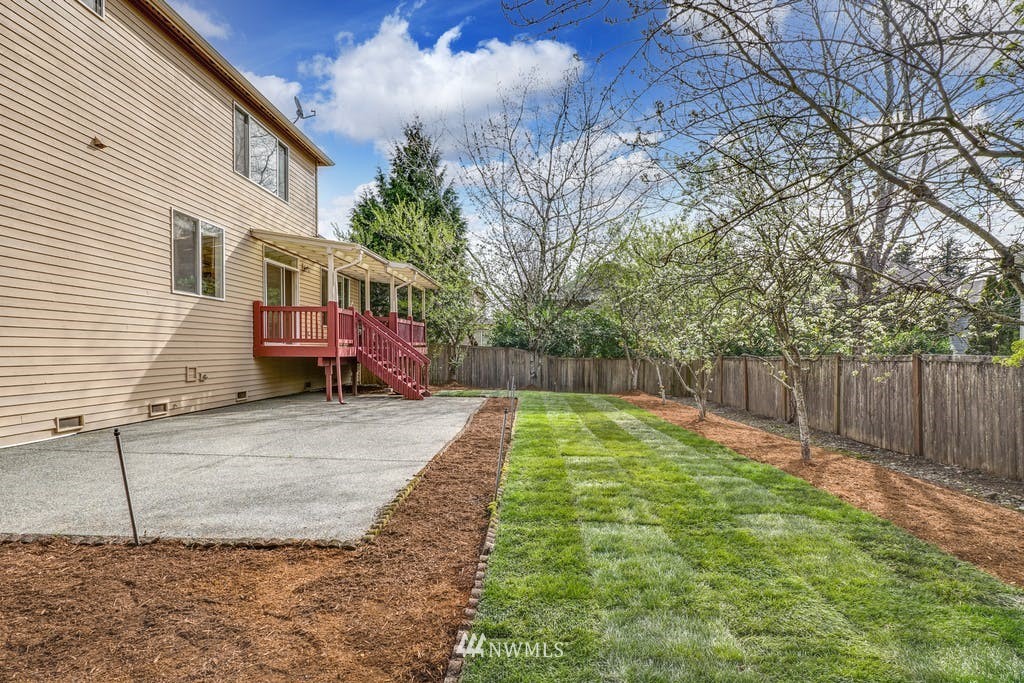 3620 209th Place Southeast Bothell, WA 98021 - Photo 27 of 31 a backyard of a house