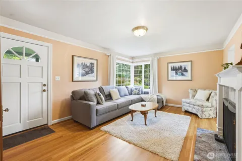 $1,185,000 | 236 Southwest 166th Place, Normandy Park, WA 98166