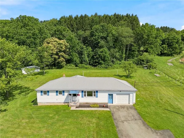 $249,999 | 806 Briar Patch Road, Somerset, PA 15501