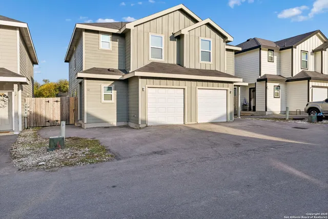 $1,395 | 7356 Misty Ridge Drive, Unit 13, Converse, TX 78109