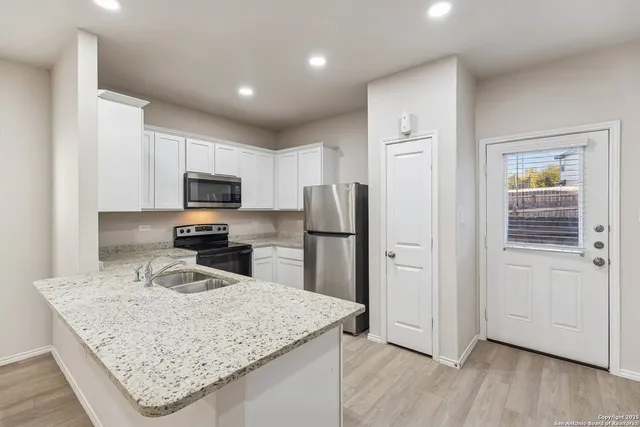 $1,395 | 7356 Misty Ridge Drive, Unit 13, Converse, TX 78109