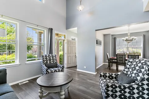 $525,000 | 394 Rockland Avenue, Elgin, IL 60124