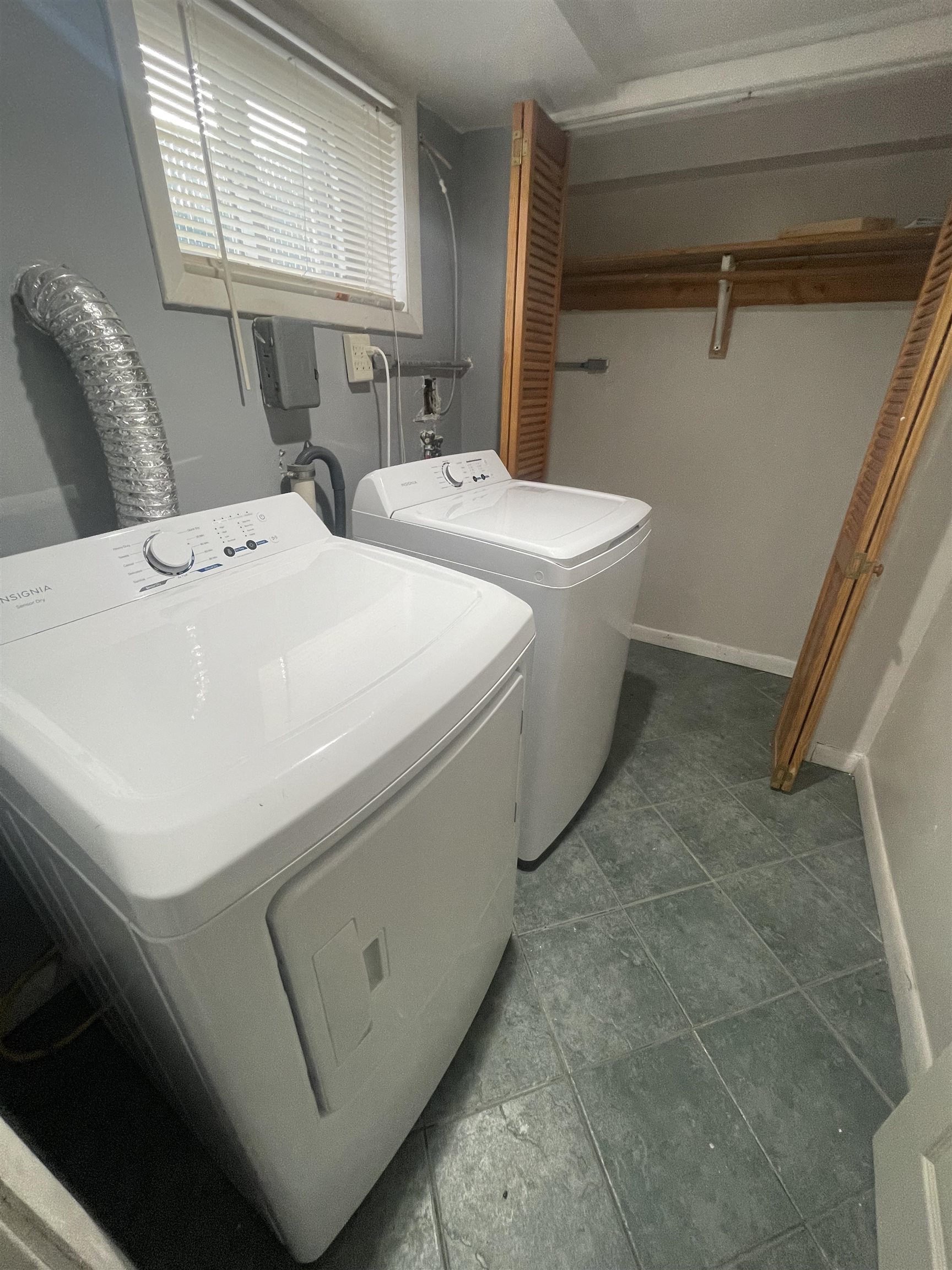 171 Charles Street, Unit 2 Secaucus, NJ 07094 - Photo 10 of 11 a utility room with dryer and washer